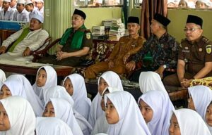 Kejari Paluta Bersama Ponpes Islamiyah Gunung Raya Gelar Maulid Nabi