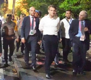 Kapolda Bali Kawal Pengamanan Presiden Prancis, Jalan Kaki 2 Kilometer