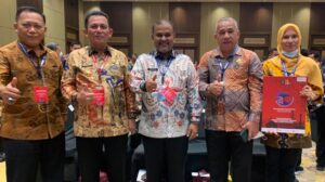 Gubernur Ansar Terima Penghargaan Pembina Kabupaten/ Kota Peduli HAM
