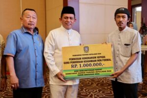 Gubernur Ansar Serahkan Bantuan 1.180 Mubaligh di Bintan dan 750 Mubaligh di Tanjungpinang