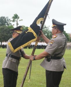 Selamat Datang Irjen Tabana, Irjen Aris Serahkan Pataka Polda Kepri