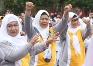 Dewi Ansar Sarankan para Ibu BKMT, Pengajian Ajak Suami dan Anak