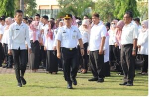 ASN Harus Disiplin Berikan Contoh, Sekdakab Paluta Pimpin Apel Pasca Libur Lebaran