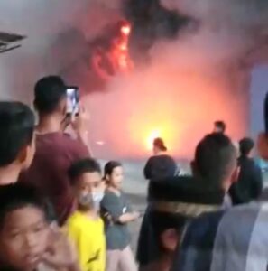 Mall Botania 1 Kebakaran, Warga Sekitar Asyik Video Reportase Netizen