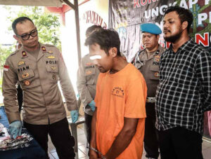 Bapak Tiri Pedofilia Dua Anak Tirinya