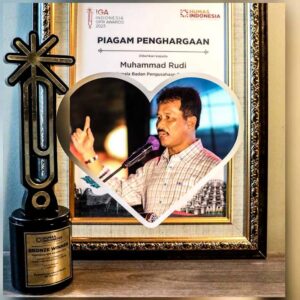 Rudi Dinobatkan Pemimpin Terpopuler, Humas BP Batam Raih Anugerah Humas Terbaik 2023