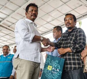 PLN Batam Salurkan 1.176 Paket Sembako untuk Nelayan Tradisional