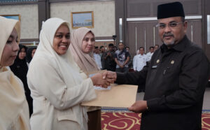 Aunur Serahkan 520 SK PPPK, Perpanjang Kontrak 2.415 Pegawai