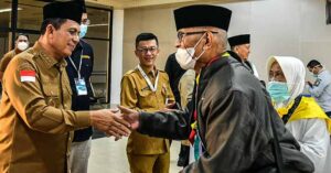 363 Pergi dan Pulang 363 Juga, Ansar Sambut Kepulangan Jamaah Haji Kloter 1 Kepri