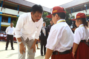 Rudi Titip Pesan ke Guru, Jaga Anak-Anak Aset Masa Depan Bangsa