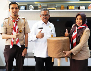 Kreativitas Olah Pikir dan Akal Budi, Siswa SMPN 56 Batam Olah Limbah Plastik Jadi Kursi Ecobrick