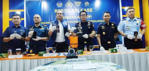 Diselundupkan dalam Handphone, KPPBC TBK Tangkap Penumpang Kapal Bawa Sabu 22,5 Gram