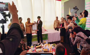 Lempok Durian Kundur Seberat 2,5 Ton Pecahkan Rekor MURI