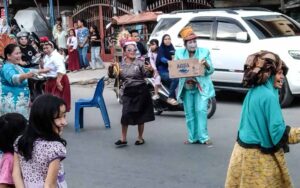 Masyarakat Teaterikal Hibur Pengguna Jalan