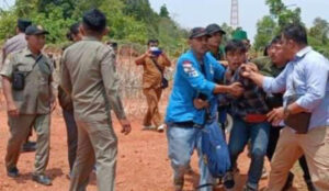 Aliansi Mahasiswa Ikut Demo Tolak Relokasi di Kantor Gubernur Kepri