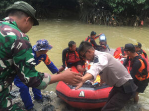 Jasad Bocah 2 Tahun Hanyut di Sungai Tiban Kampung Ditemukan