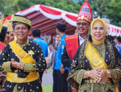 Ansar dan Dewi Kompak Pakaian Adat Peringati Sumpah Pemuda