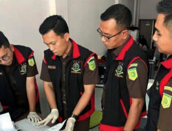 Penyidik Kejari Geledah Kantor Notaris CP