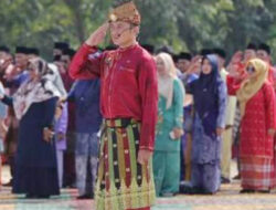 Peringati HUT ke-24 Karimun, Lima Hari ASN Wajib Pakai Kurung Melayu