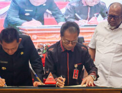 Ansar dan Ketua DPRD Teken APBD Kepri 2024 Rp4,329 Triliun