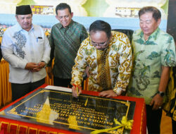 Menag Yaqut Tandatangani Prasasti Pagoda Tanjungpinang, Tertinggi di Indonesia