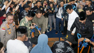 Peletakan Empat Rumah Contoh untuk Warga Rempang