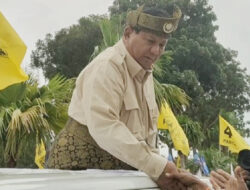 Prabowo Bertanjak, Gerimis Tak Surutkan Kampanye di Batam