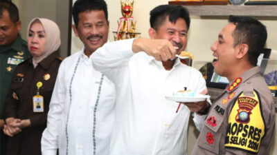 Ketua DPRD Batam Suapi Kapolresta Barelang