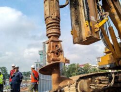 Rudi Lempar Kendi Tandai Groundbreaking Flyover Seiladi