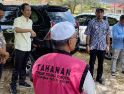 Hakim Tipikor Sidang PS Korupsi Penjualan Aset Tanah Desa Berakit