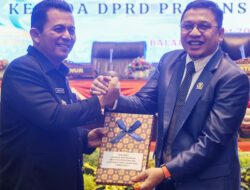 Ansar Sampaikan LKPj dalam Paripurna DPRD