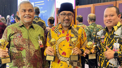 Ansar Raih Penghargaan TOP Pembina BUMD 2024