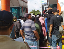Calon Penumpang Antre dari Pagi Berburu Tiket Mudik