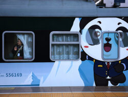 Kereta China-Laos Bertema Panda Berangkat dari Guiyang