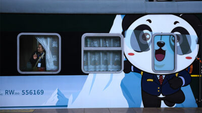 Kereta China-Laos Bertema Panda Berangkat dari Guiyang