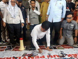 Ketua DPRD Batam Bersama Organisasi Pers Teken Spanduk Tolak RUU Penyiaran
