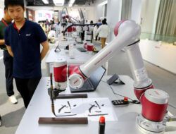 Dari Robot hingga Burung Merak, Menilik Evolusi Pabrik-Pabrik di China