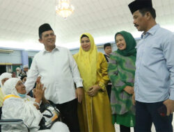 Ansar dan Istri Serta Rudi dan Istri Kompak Sambut Kedatangan Jamaah Haji