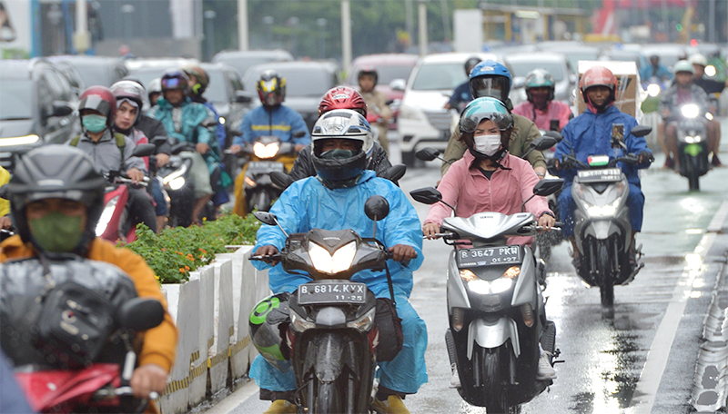 Suasana kesibukan lalu lintas di Jakarta.