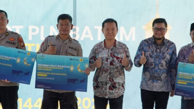 PLN Batam Serahkan Bantuan Hewan Kurban Rayakan Idul Adha 1445 Hijriah