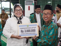 Wagub Marlin dan Walikota Batam Serahkan Insentif Tokoh Agama se-Kecamatan Batuampar