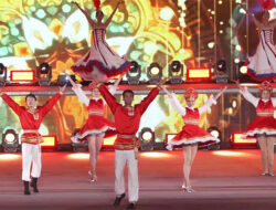 Pertunjukan Tepi Sungai Imersif Pukau Pengunjung