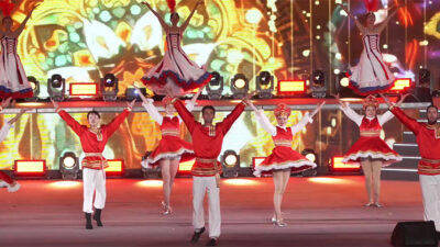 Pertunjukan Tepi Sungai Imersif Pukau Pengunjung