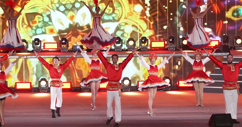 Pertunjukan Tepi Sungai Imersif Pukau Pengunjung