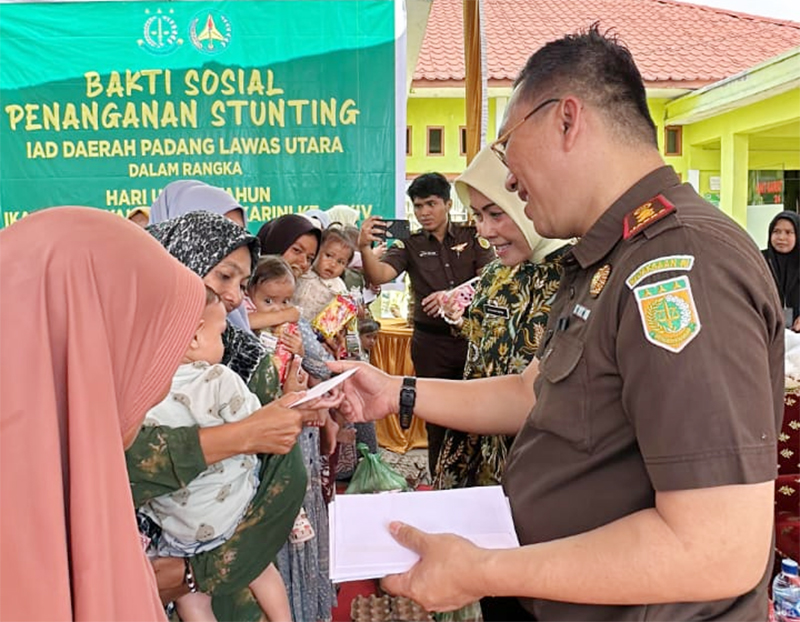Peringati Hari Bhakti Adhyaksa ke-64, Kejari Paluta Baksos Penanganan Stunting