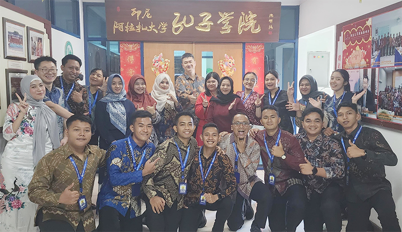 Institut Konfusius Universitas Al Azhar Indonesia dan Lemdiklat Polri Ujian Bahasa Mandarin