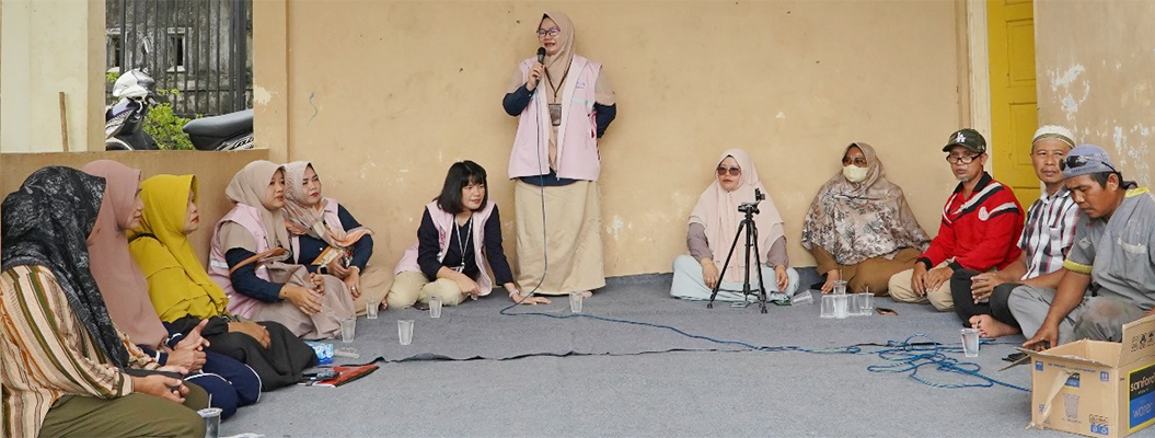 Srikandi PLN Batam Sosialisasi Penyesuaian Tarif ke Warga Bengkong