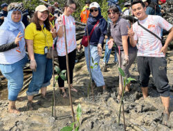 The Ascott Regional Batam Bersih-Bersih Pantai dan Tanam Mangrove di Tanjunguma