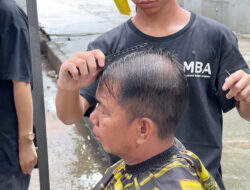 Sekelompok Penata Rambut Kampanye Potong Rambut Gratis di Yangon, Myanmar