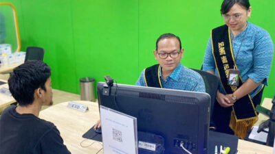 Hari Pelanggan Nasional, Kepala Kantor Cabang BPJS Ketenagakerjaan Batam Nagoya Turun Langsung Berikan Pelayanan